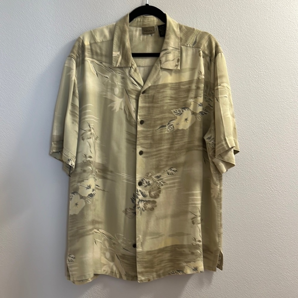 Axist Mens Vintage Hawaiian Button Down Shirt size L 100% Silk